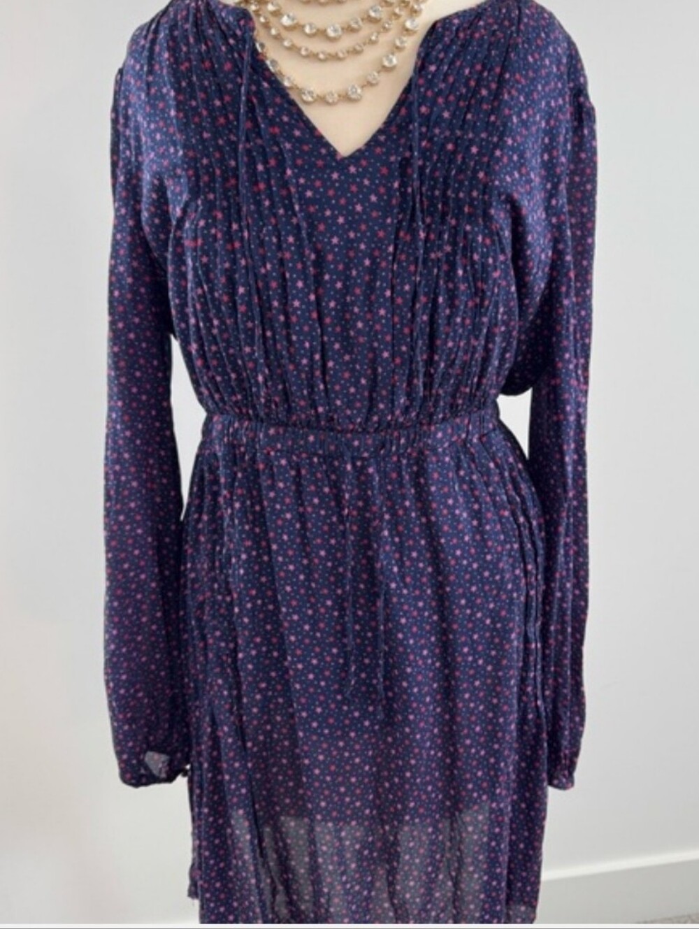 Vineyard Vines V-Neck pleated starry dress